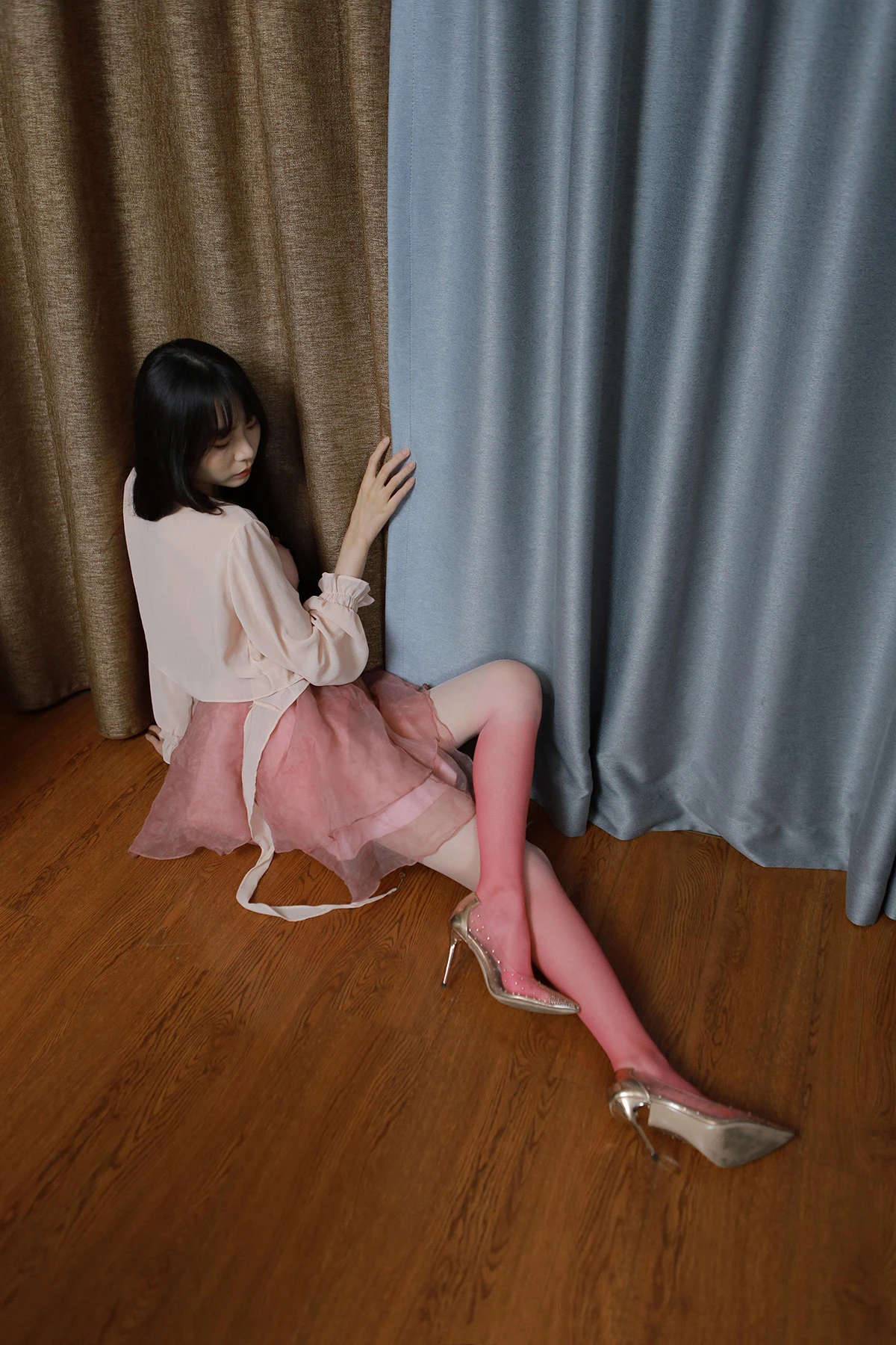 [iess异思趣向] 模特：团团《粉白渐变（上）》