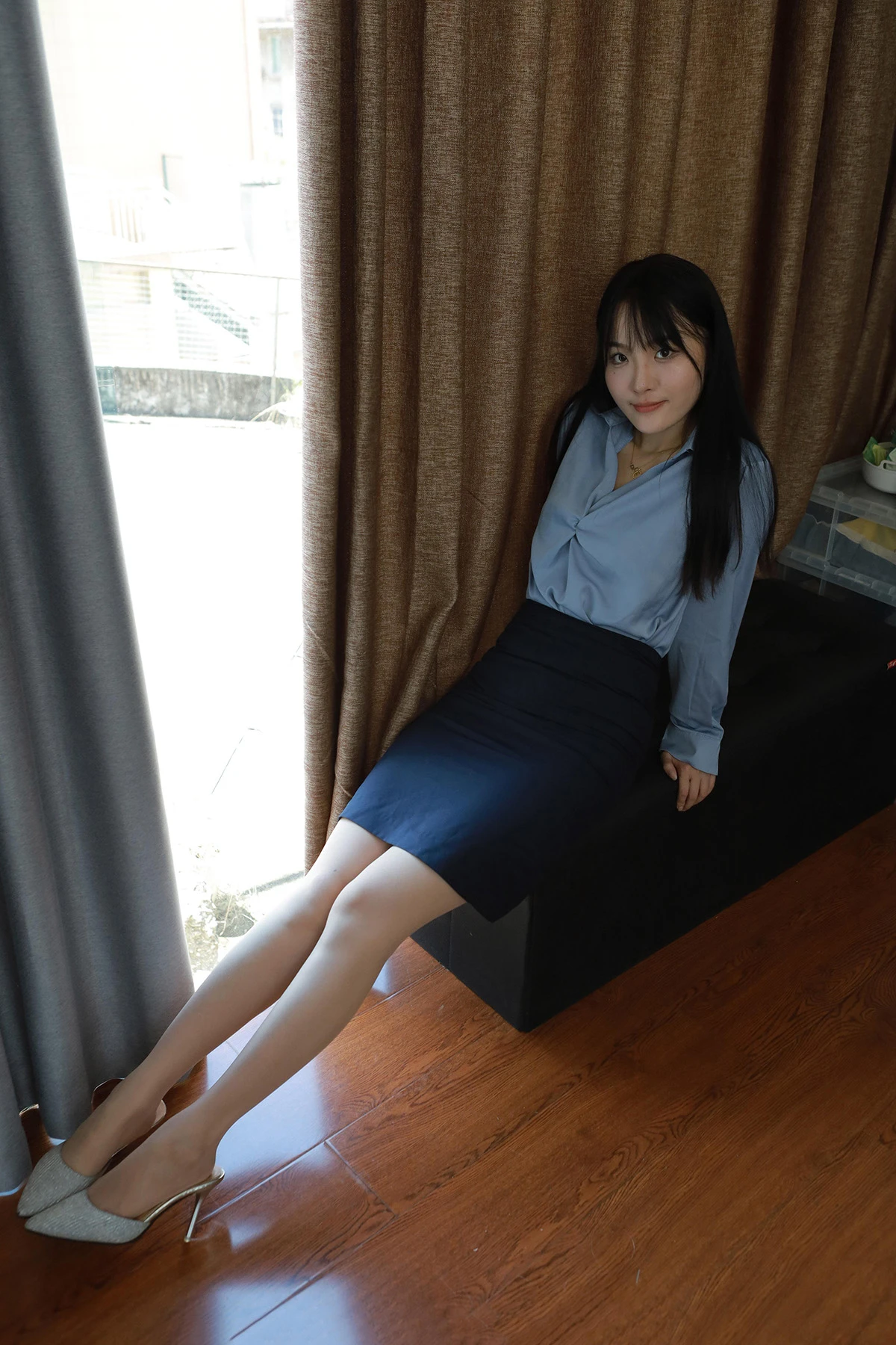 [iess异思趣向] 模特：婉萍《蓝色衬衣》