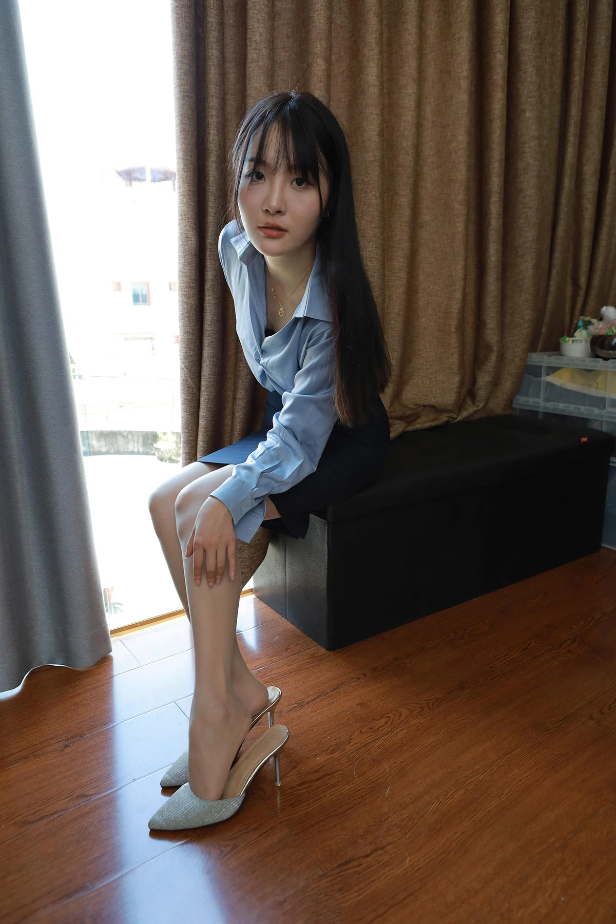 [iess异思趣向] 模特：婉萍《蓝色衬衣》