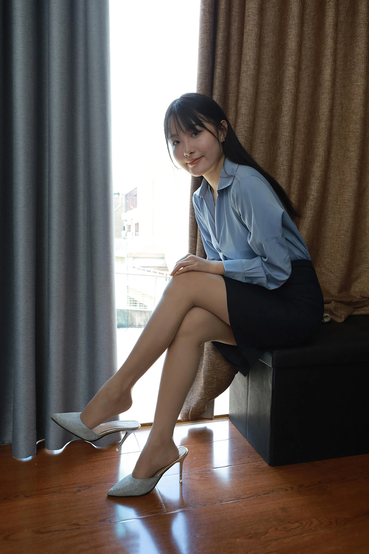 [iess异思趣向] 模特：婉萍《蓝色衬衣》