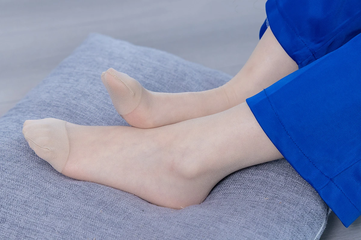 [bobosocks袜啵啵] no.351 甜甜圈-板鞋、白棉袜、肉丝、校服裤里丝