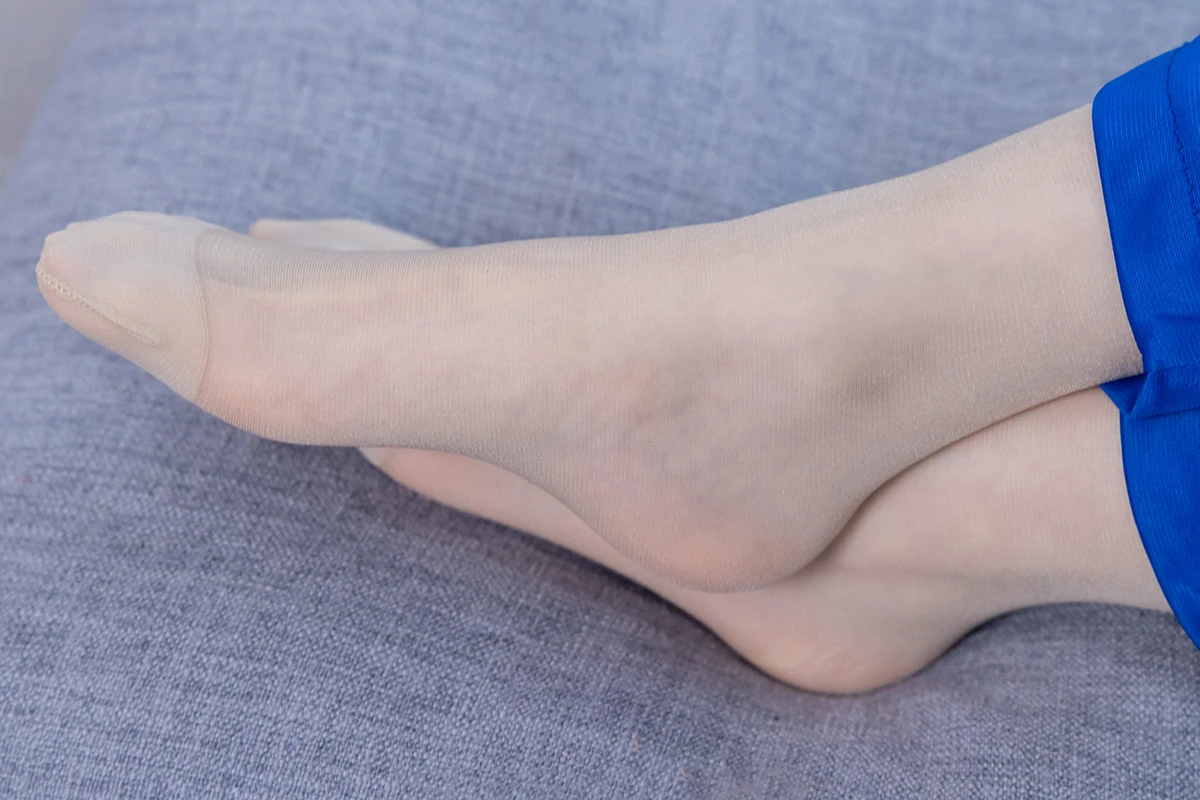 [bobosocks袜啵啵] no.351 甜甜圈-板鞋、白棉袜、肉丝、校服裤里丝