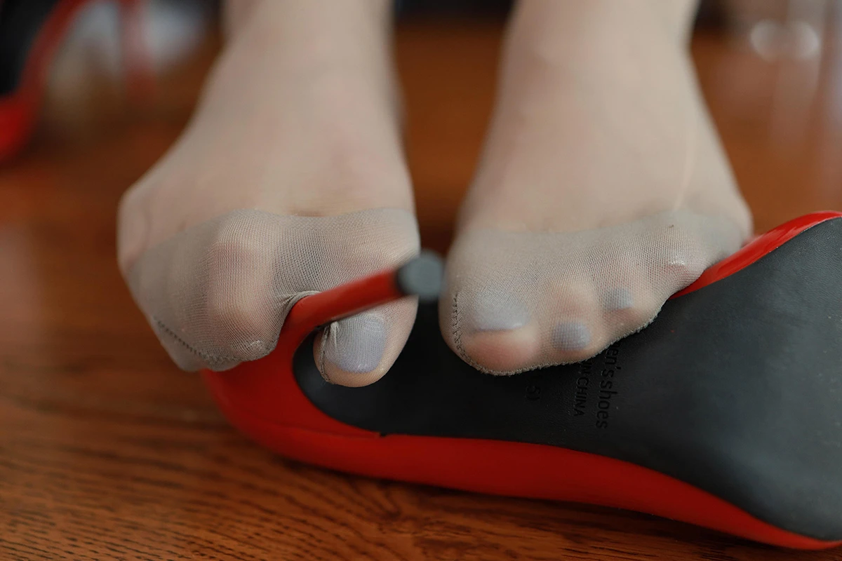 [iess异思趣向] 模特：小婕《可甜可盐眼镜娘》