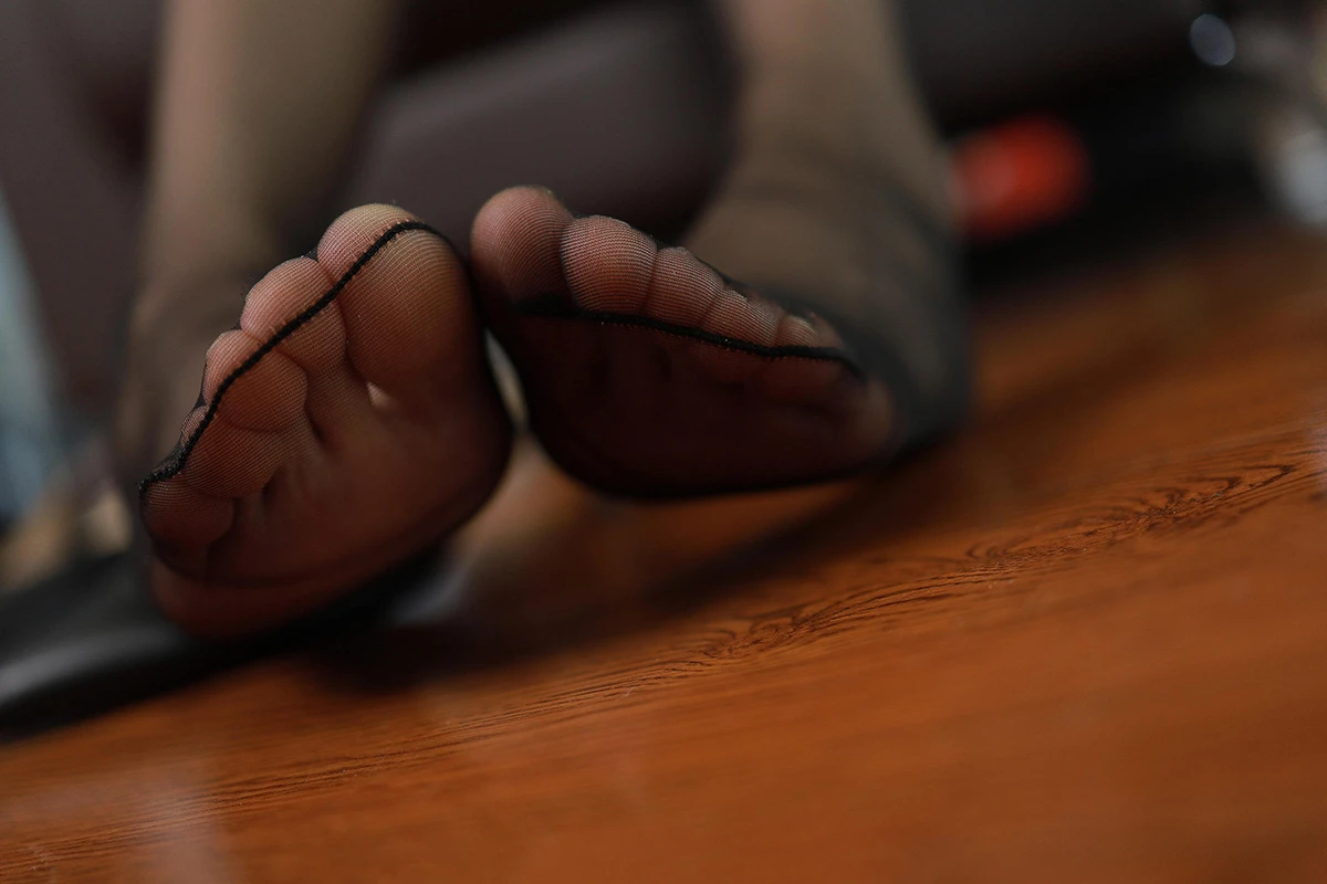 [iess异思趣向] 模特：秋秋《办公桌的故事》