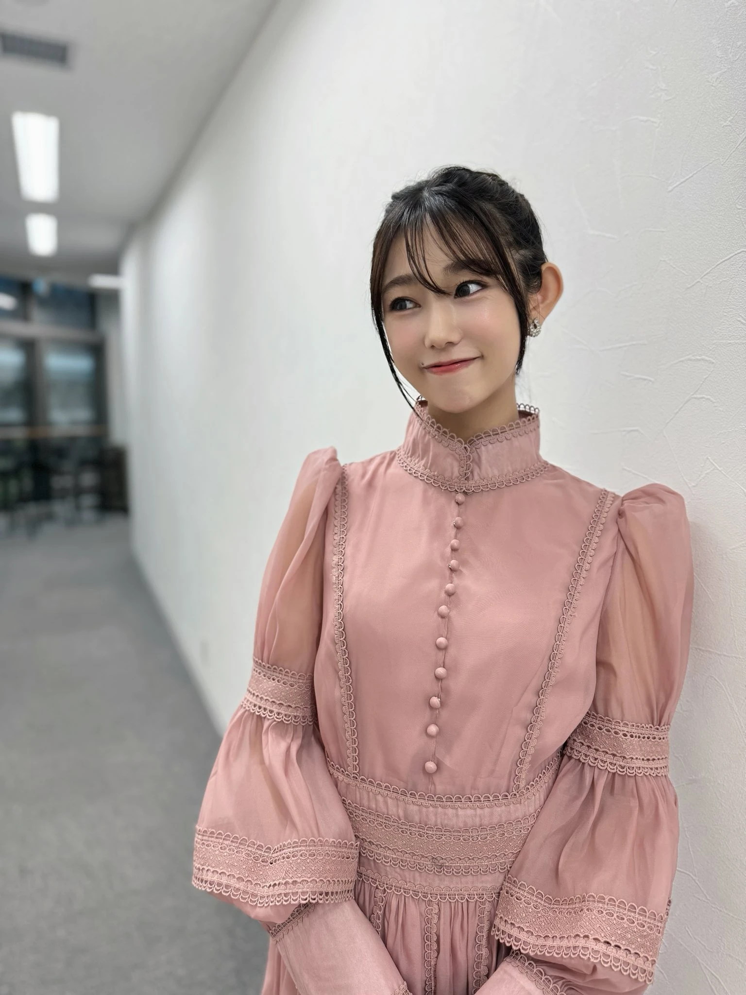 人美心善但不好惹！美女老师《堀江圣夏》大秀「徒手破砖」超强空手道黑带实力！