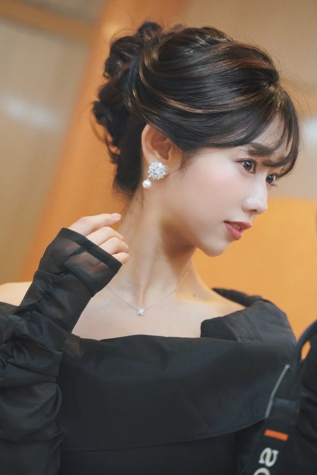 人美心善但不好惹!美女老师《堀江圣夏》大秀「徒手破砖」超强空手道黑带实力!