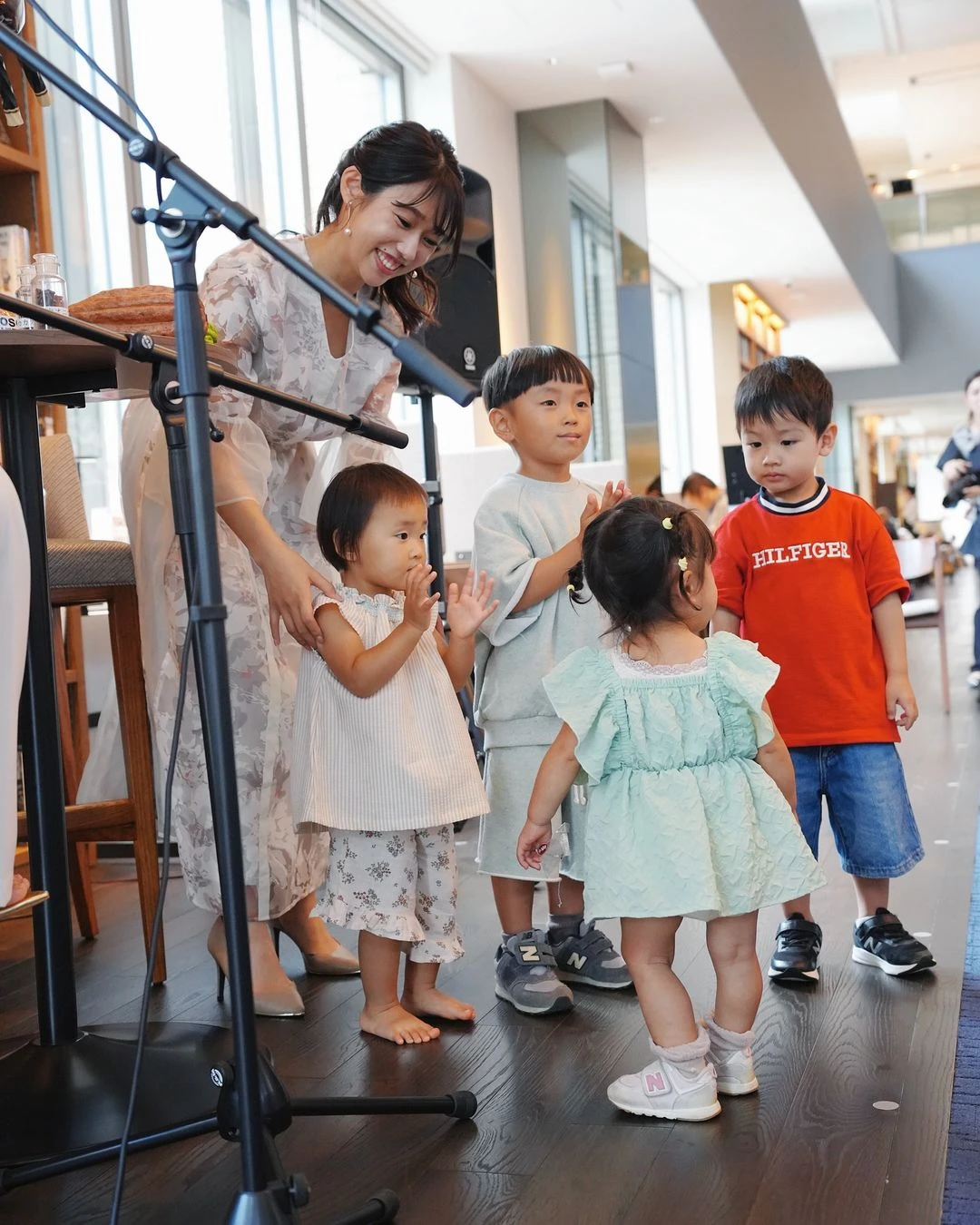 人美心善但不好惹！美女老师《堀江圣夏》大秀「徒手破砖」超强空手道黑带实力！