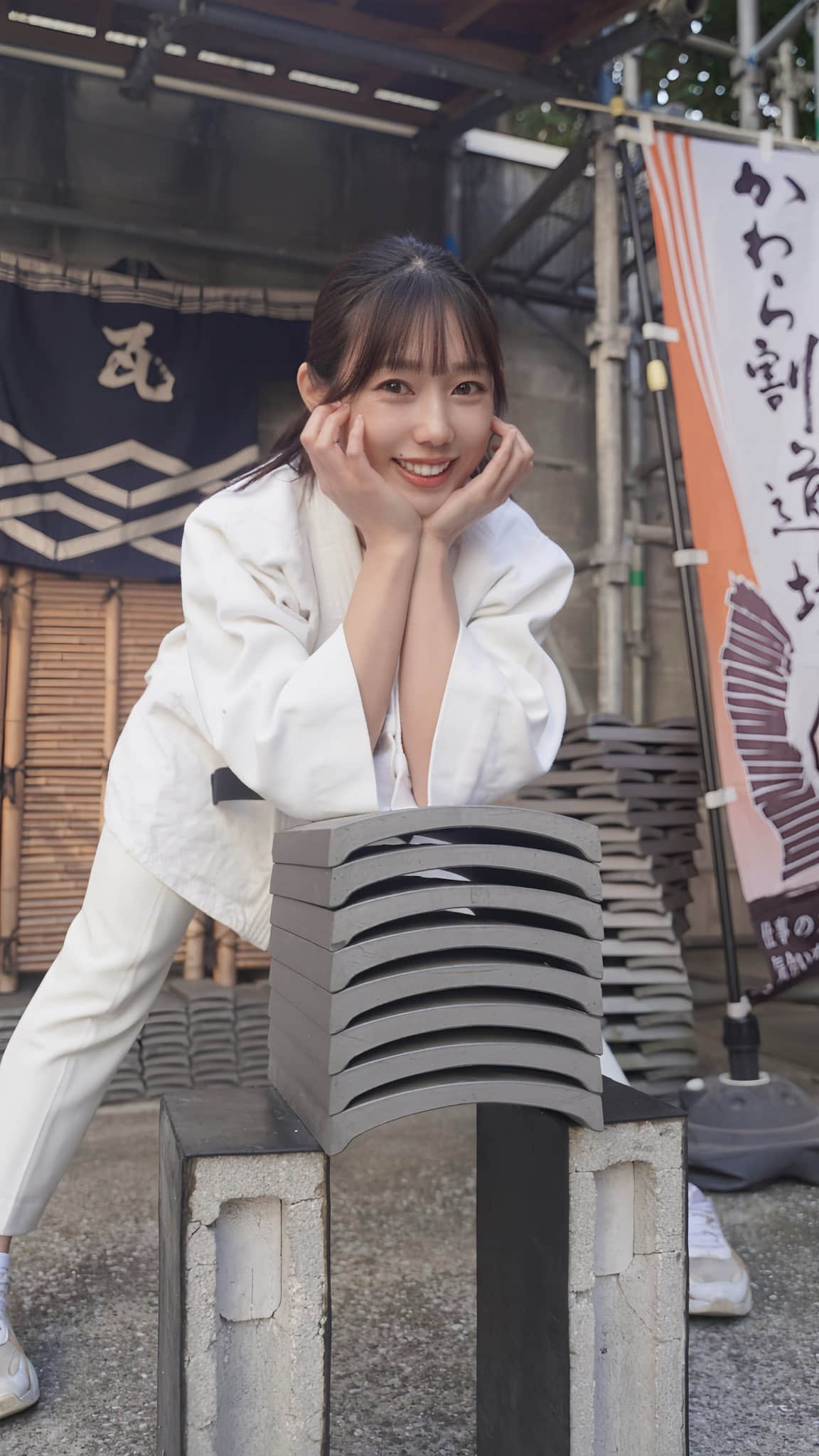 人美心善但不好惹！美女老师《堀江圣夏》大秀「徒手破砖」超强空手道黑带实力！