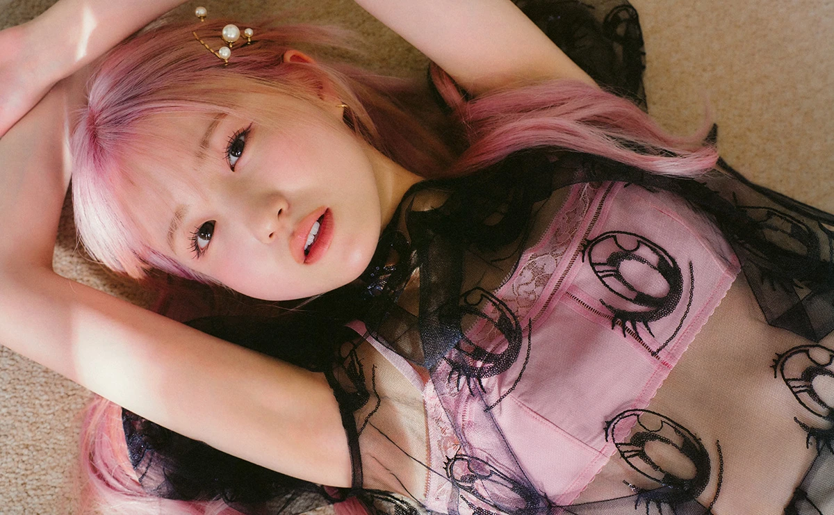 Honda Hitomi 1st Photobook - Page 014, 015 (Double-Page)_12_10_2024