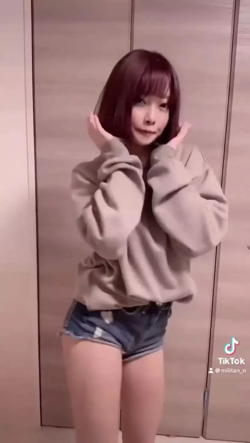 《COSER阿波みなみ》这是同一个人你敢信？两年发福26公斤反而圈了更多粉丝