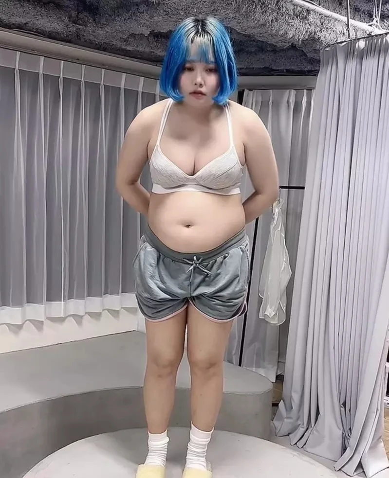 《COSER阿波みなみ》这是同一个人你敢信？两年发福26公斤反而圈了更多粉丝