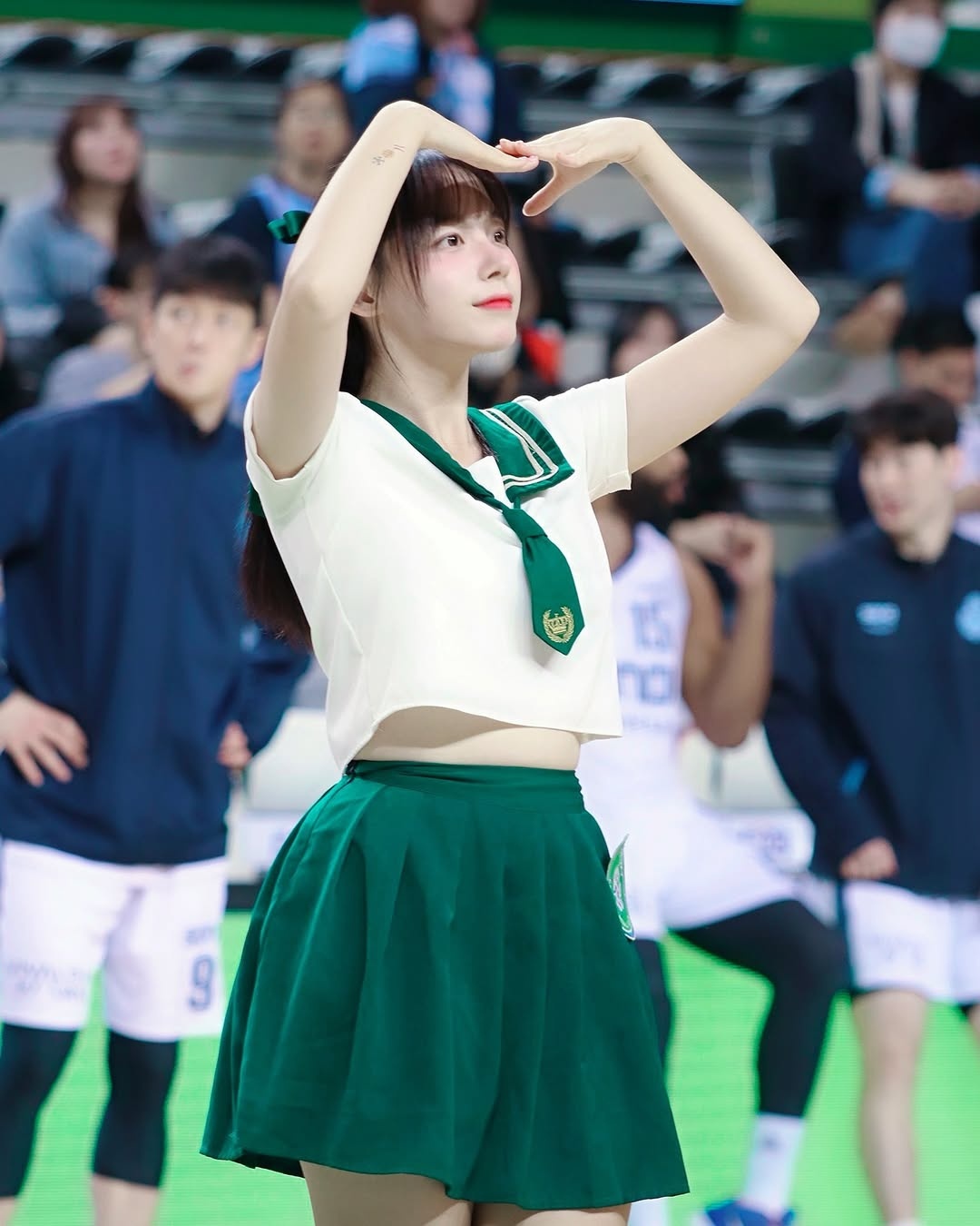 极品!22 岁韩国啦啦队女神河智苑「神级蜜大腿」超顶,网友大赞:看得口水都流出来了!