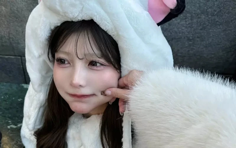 正妹网友分享这种拍照方法真可爱《捏脸照相》网友也跟着分享自己的实验照片,只是感觉一整个失控歪楼了