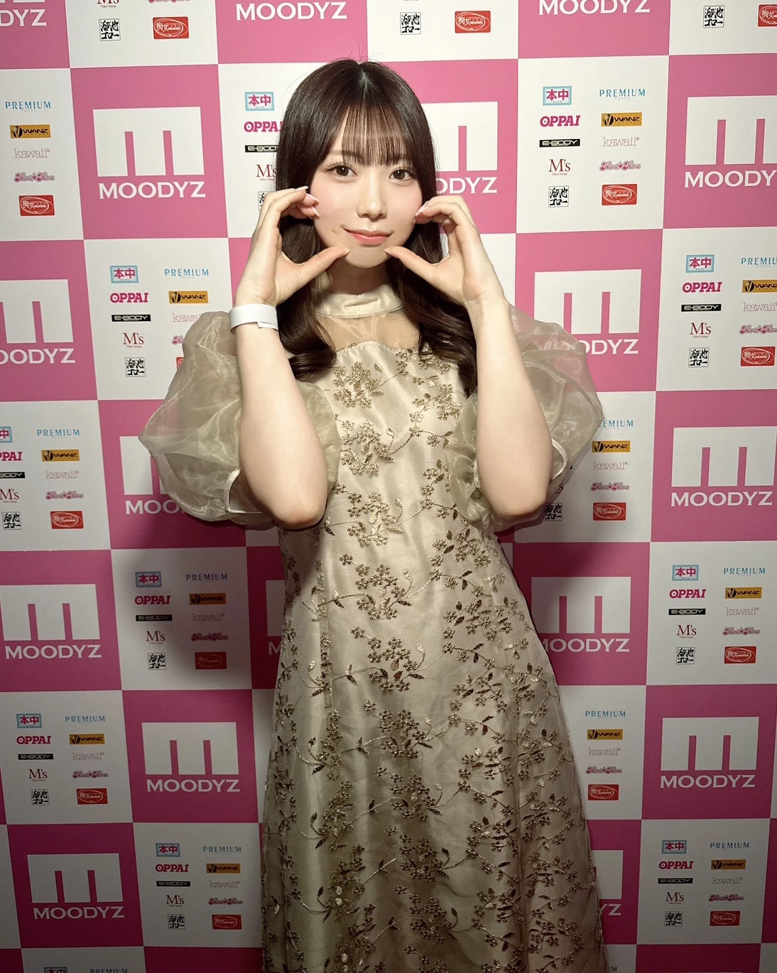 强势挤身「厂牌领头羊」!MOODYZ忘年会 重磅登场,由 石川澪 豪夺 “专属女优最高赏”