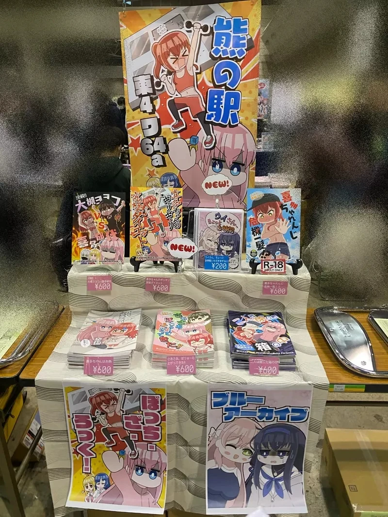 《同人展摆摊的心境》摊主顾摊看似很冷静 其实默默上演着许多内心戏?