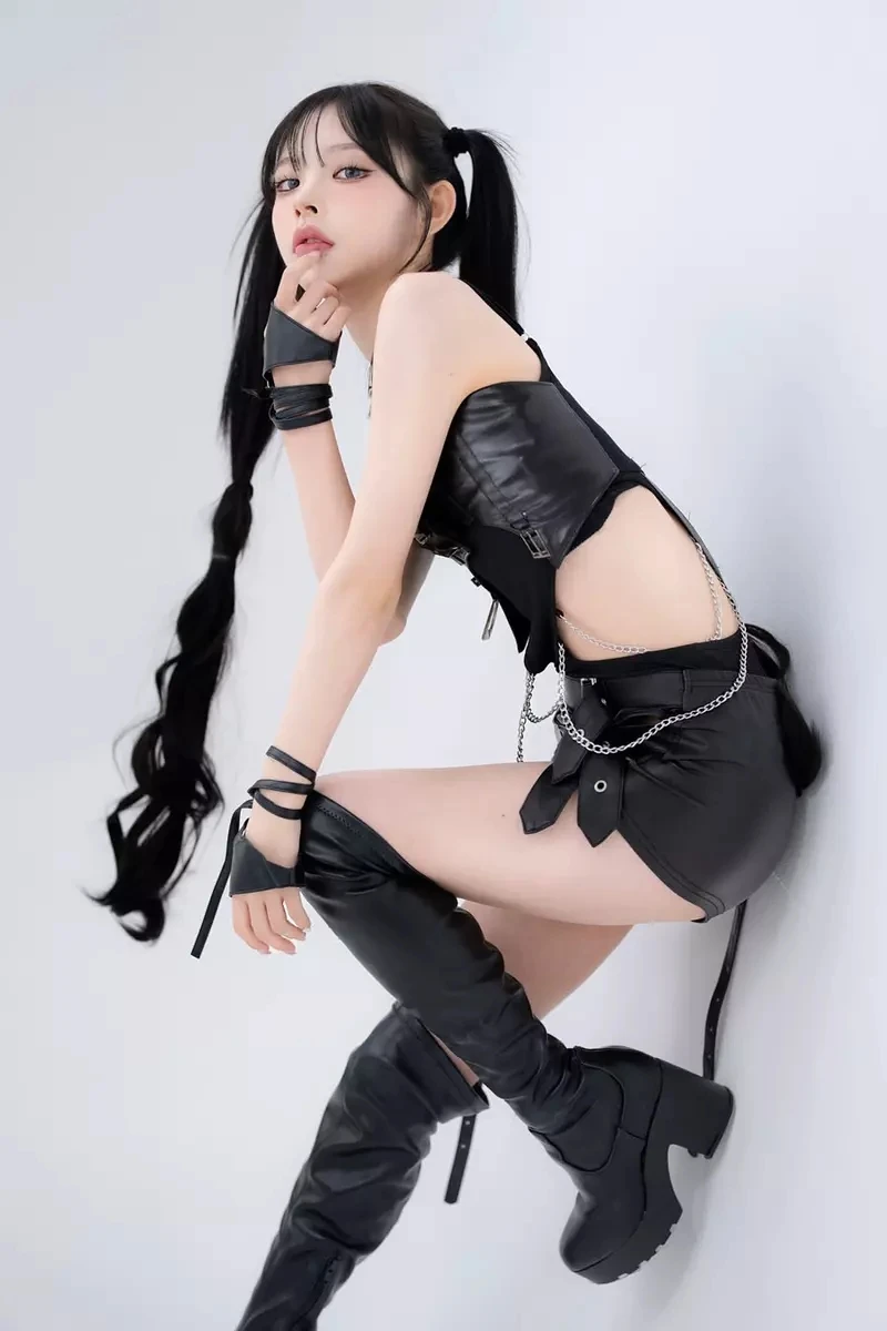 网友分享《拍照好看的诀窍》只需要在当下有意识地摆出三角形就好