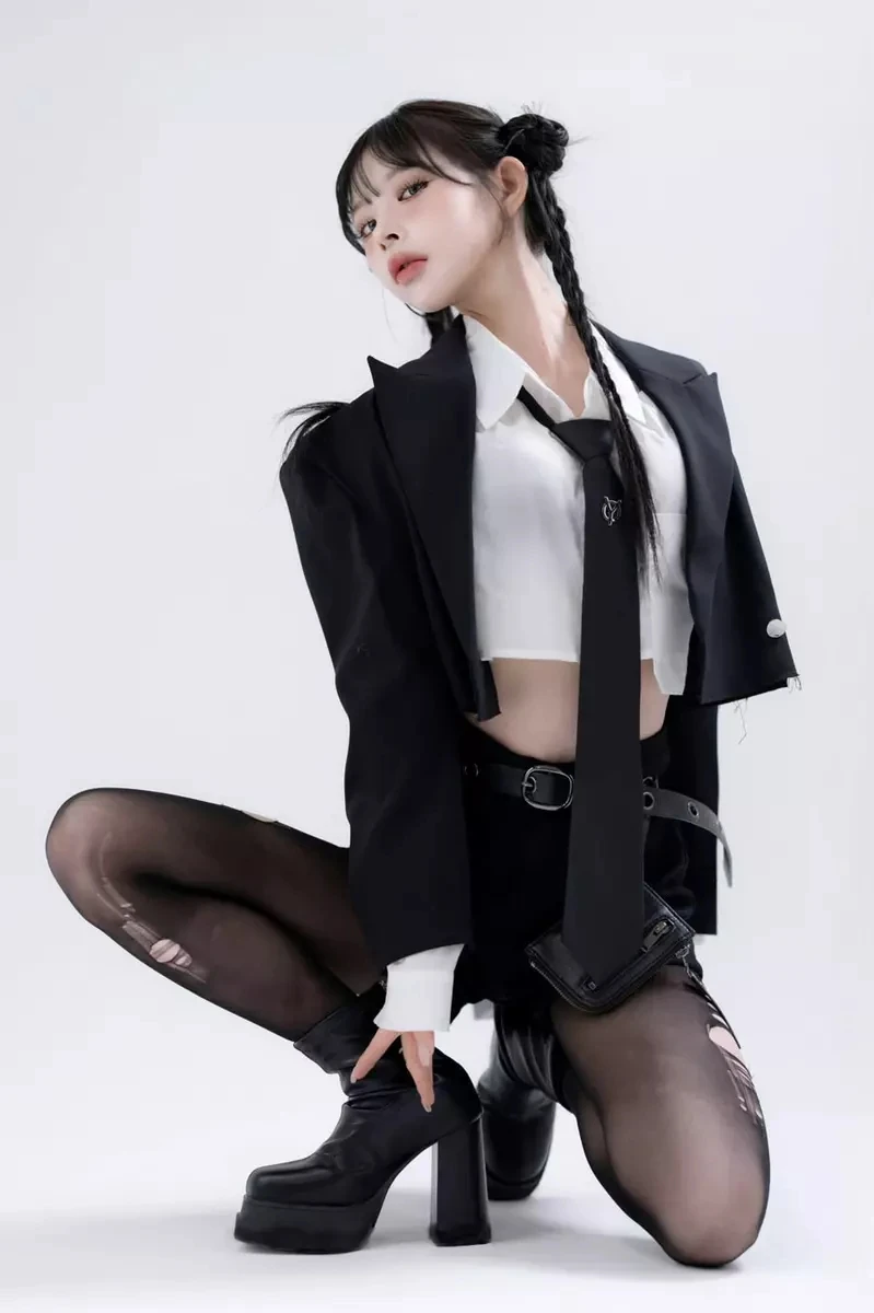 网友分享《拍照好看的诀窍》只需要在当下有意识地摆出三角形就好