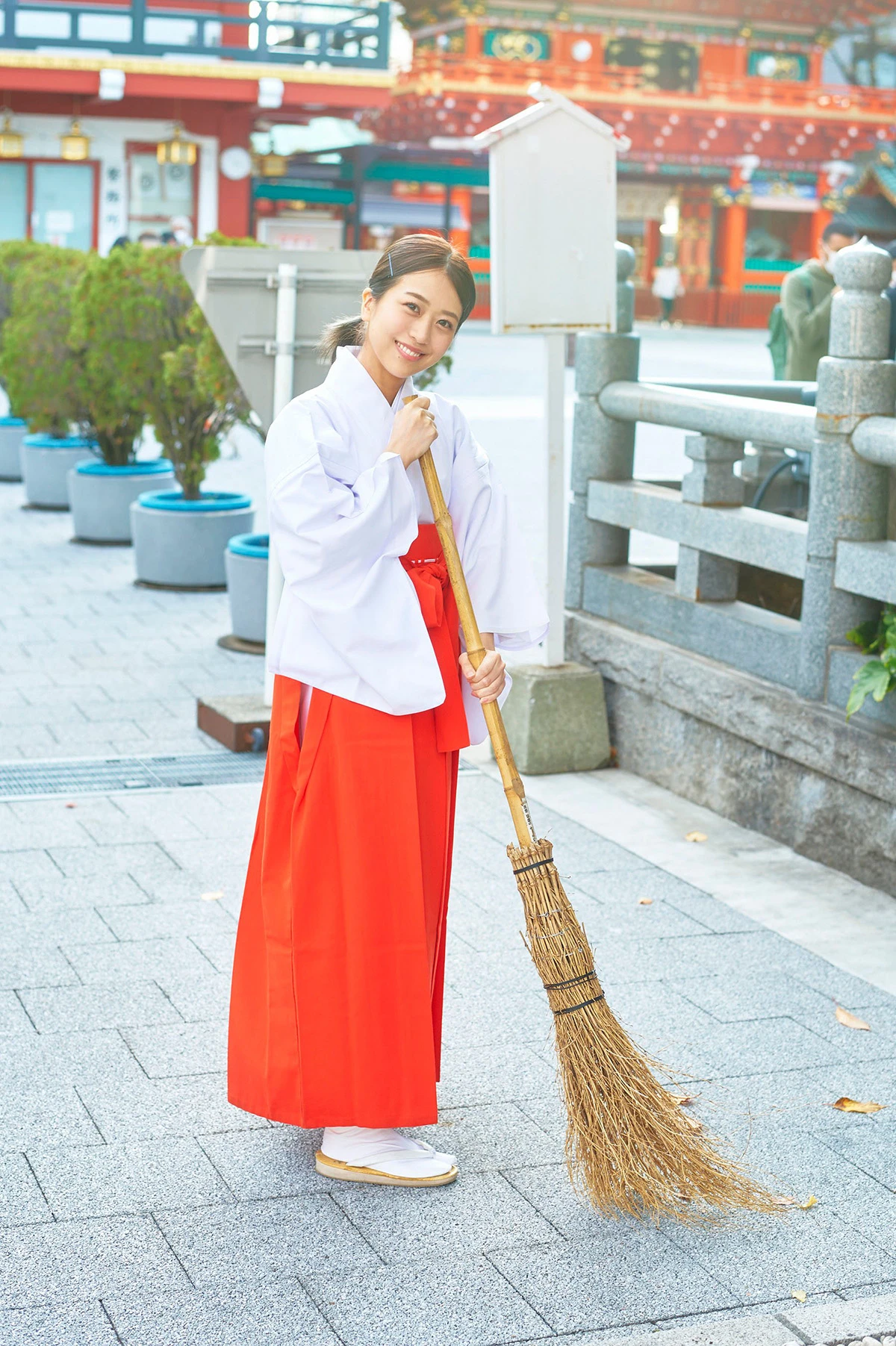 b01-idolfile_02_05_2025