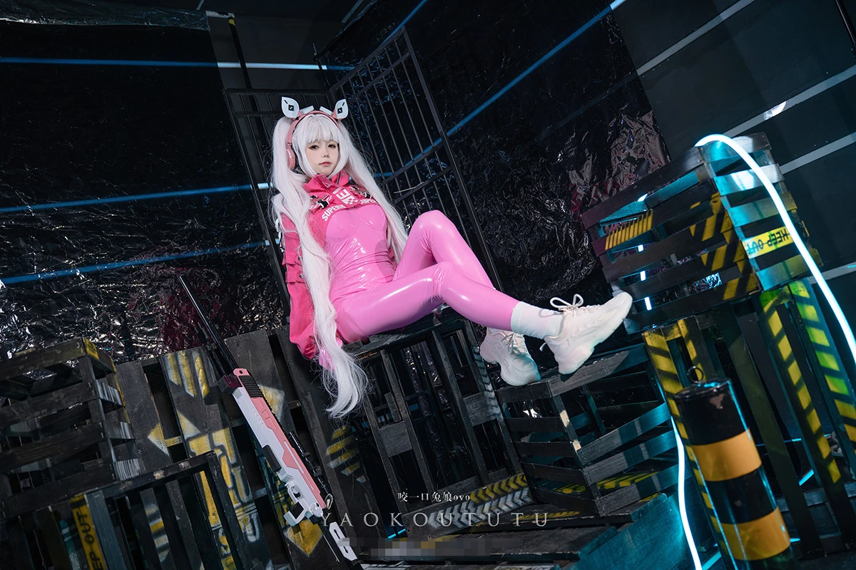 咬一口兔娘(黏黏团子兔)(咬人小小兔) – NIKKE:爱丽丝