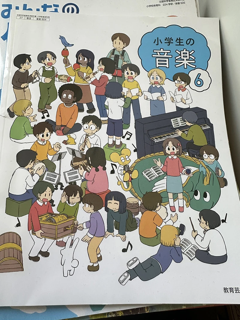 声优白石稔惊见《日常》画风竟是音乐课本封面!是原作「新井圭一」绘制!