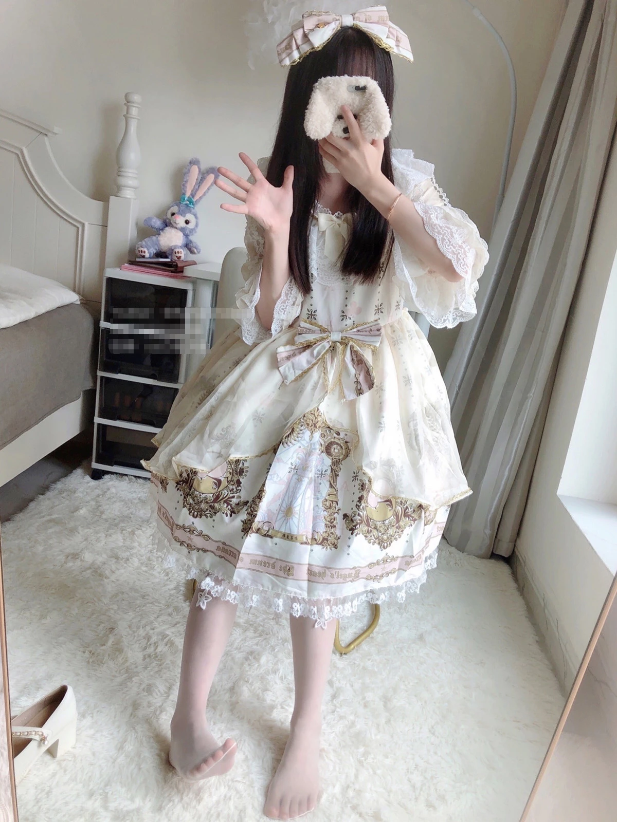 白桃少女 – 白丝少女的洛丽塔