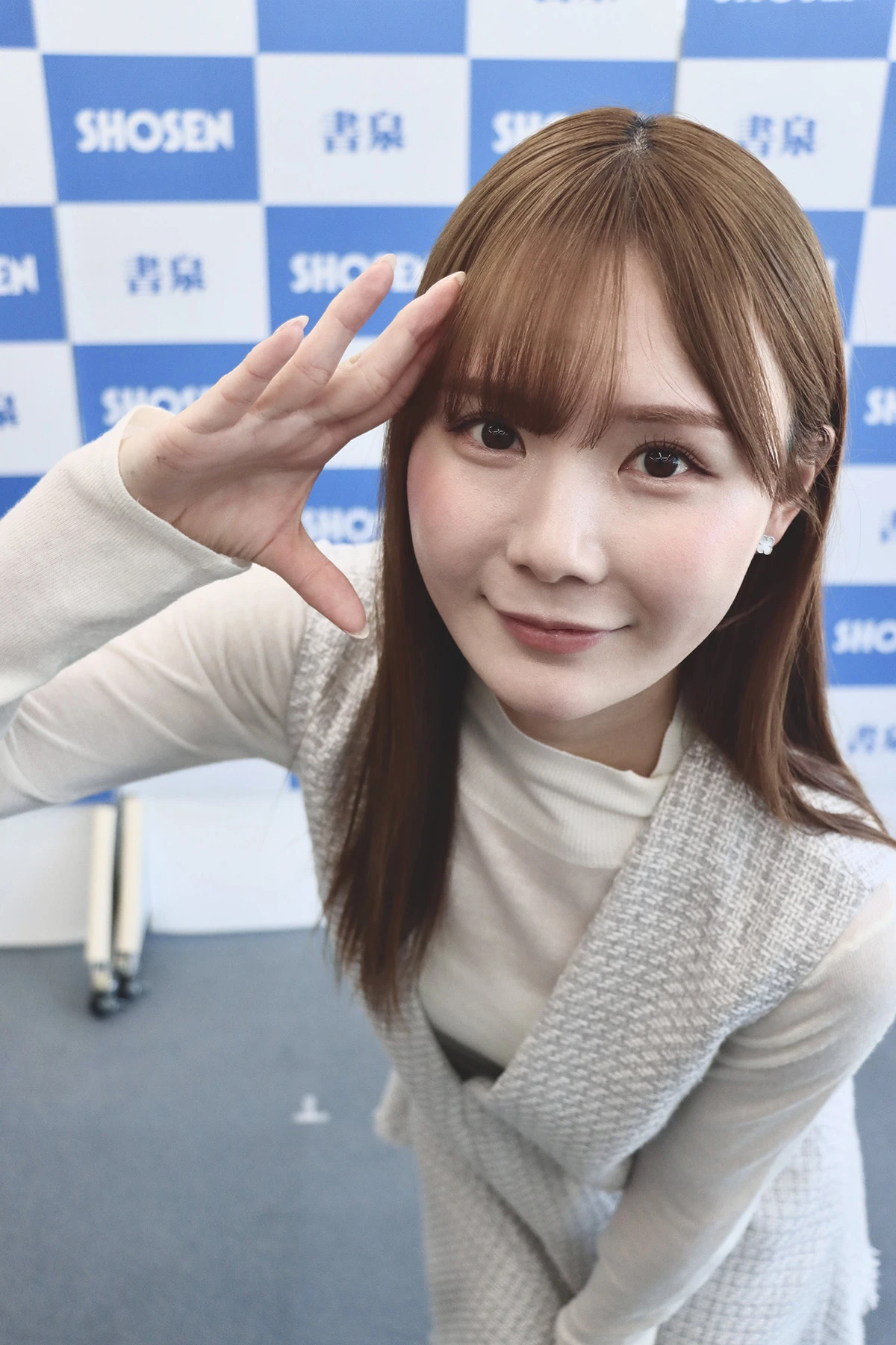 坂道美琉miru写真集「Look!!」発売記念イベント