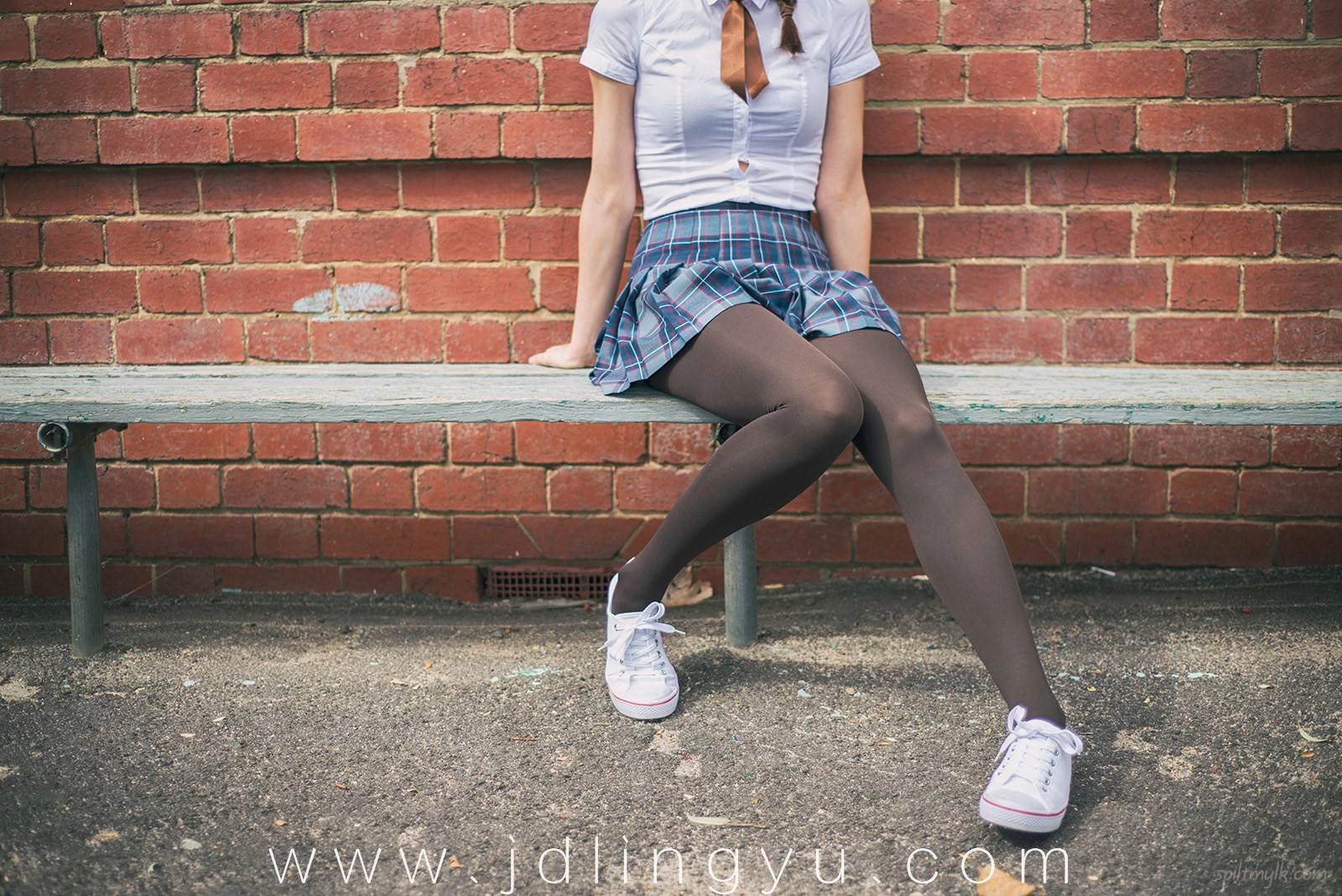 2017-02-09_22-31-46_03_12_2025