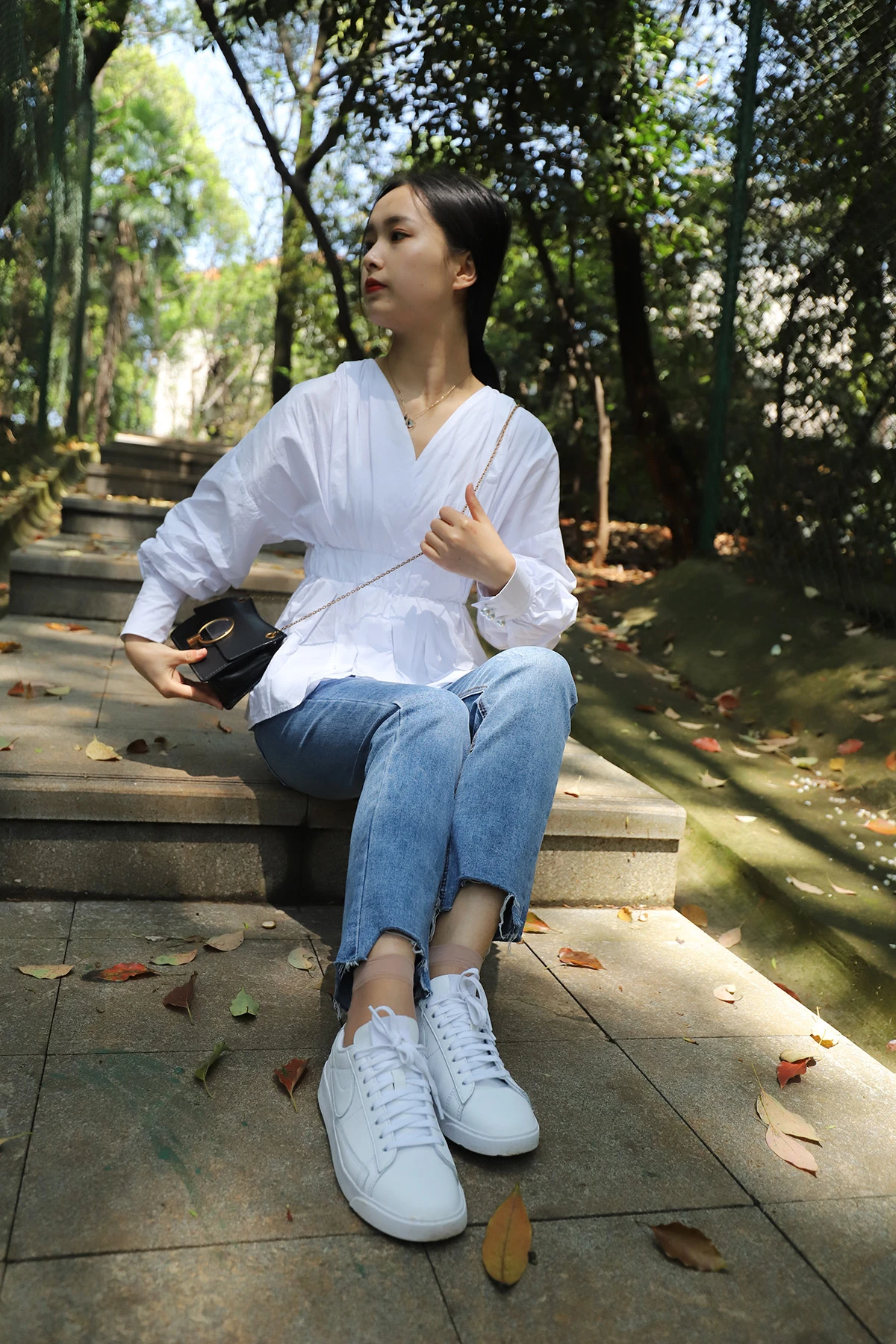 [大西瓜爱牙膏] 牛仔裤小白鞋短肉丝