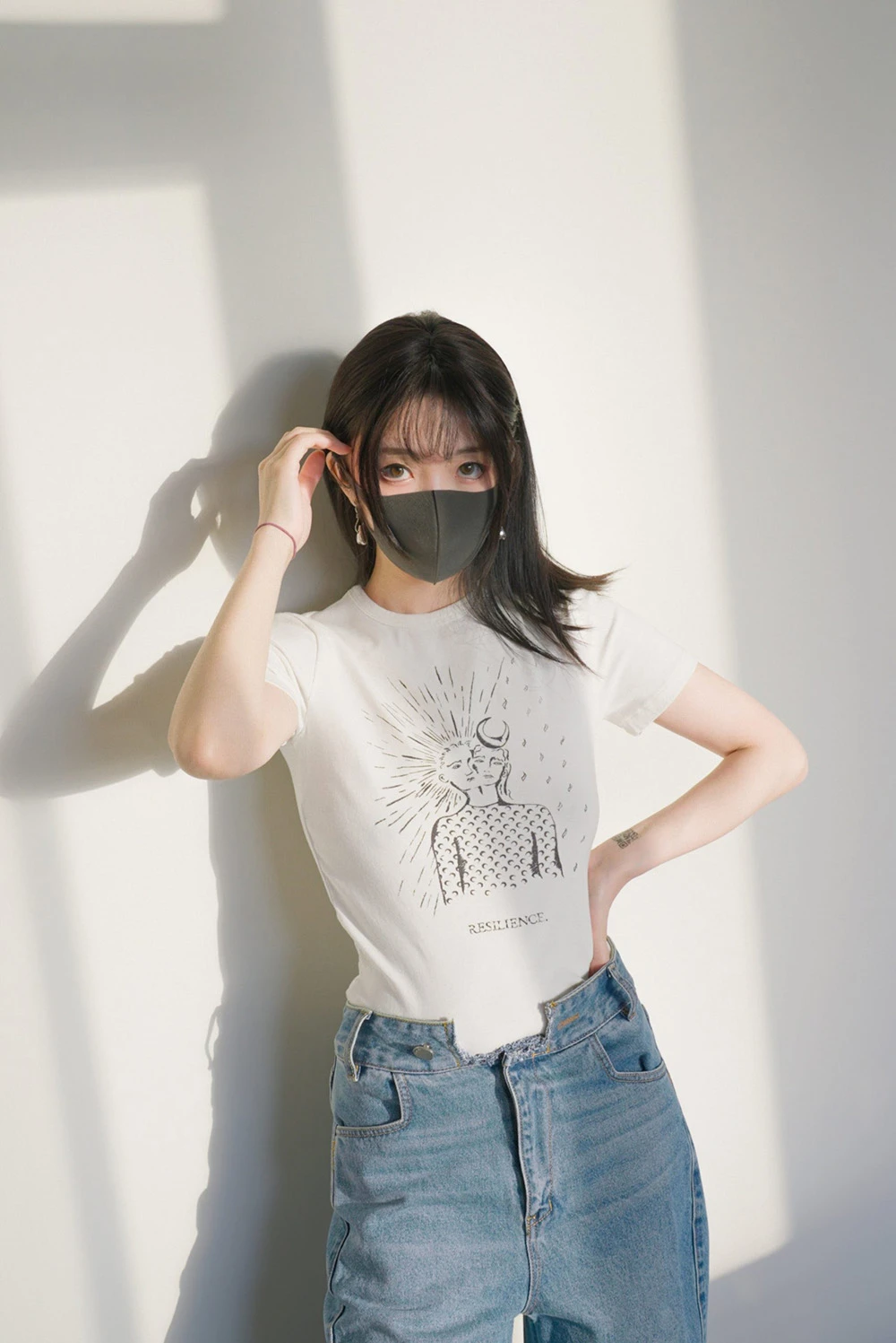 首度拿下黑色口罩!HongKong Doll 愚人节惊喜公开 “真实颜面”,令粉丝大赞:是恋爱的感觉