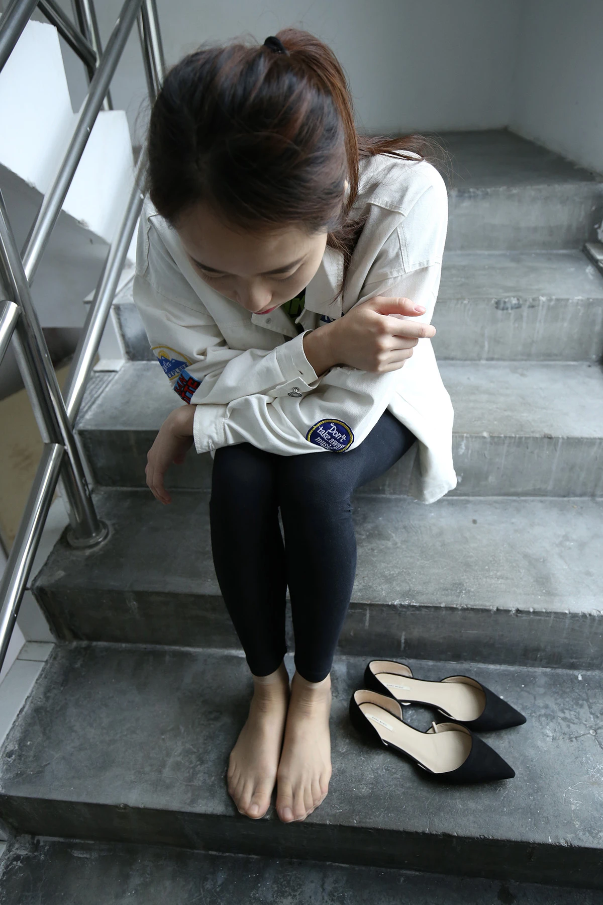 [大西瓜爱牙膏] 衬黑长裤