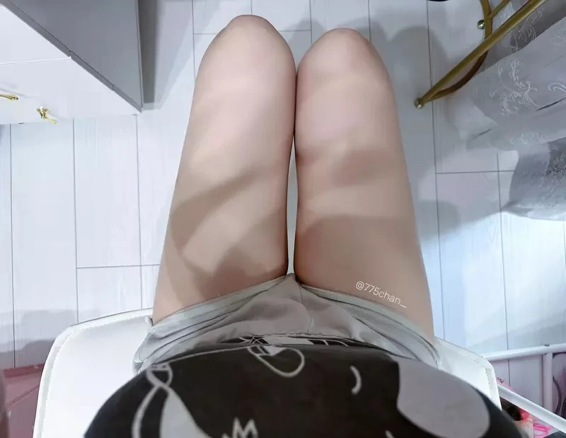 《大腿诈骗》担心腿部拍起照来很粗吗?学会这一招就能轻松骗过大家了