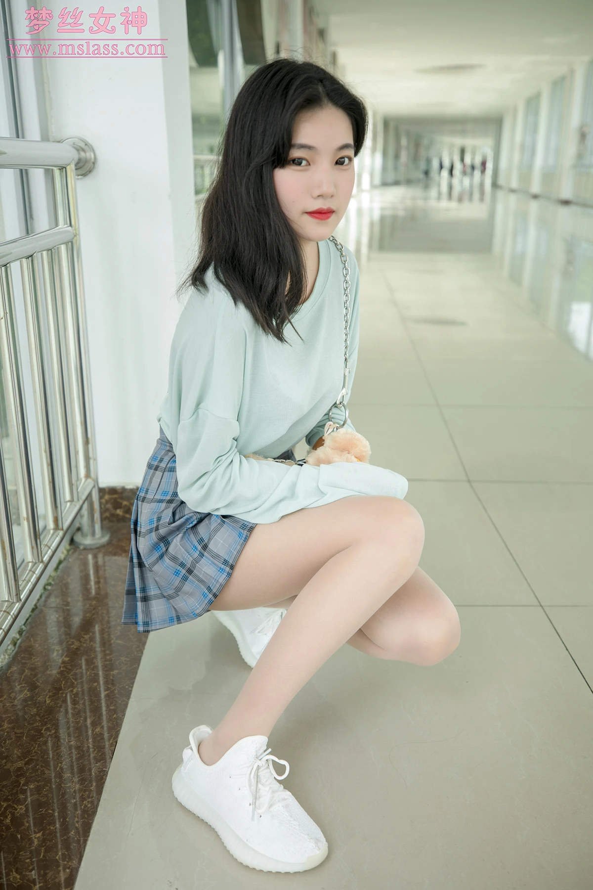 [MSLASS]梦丝女神 – 酥酥 恬静的小白鞋丝袜