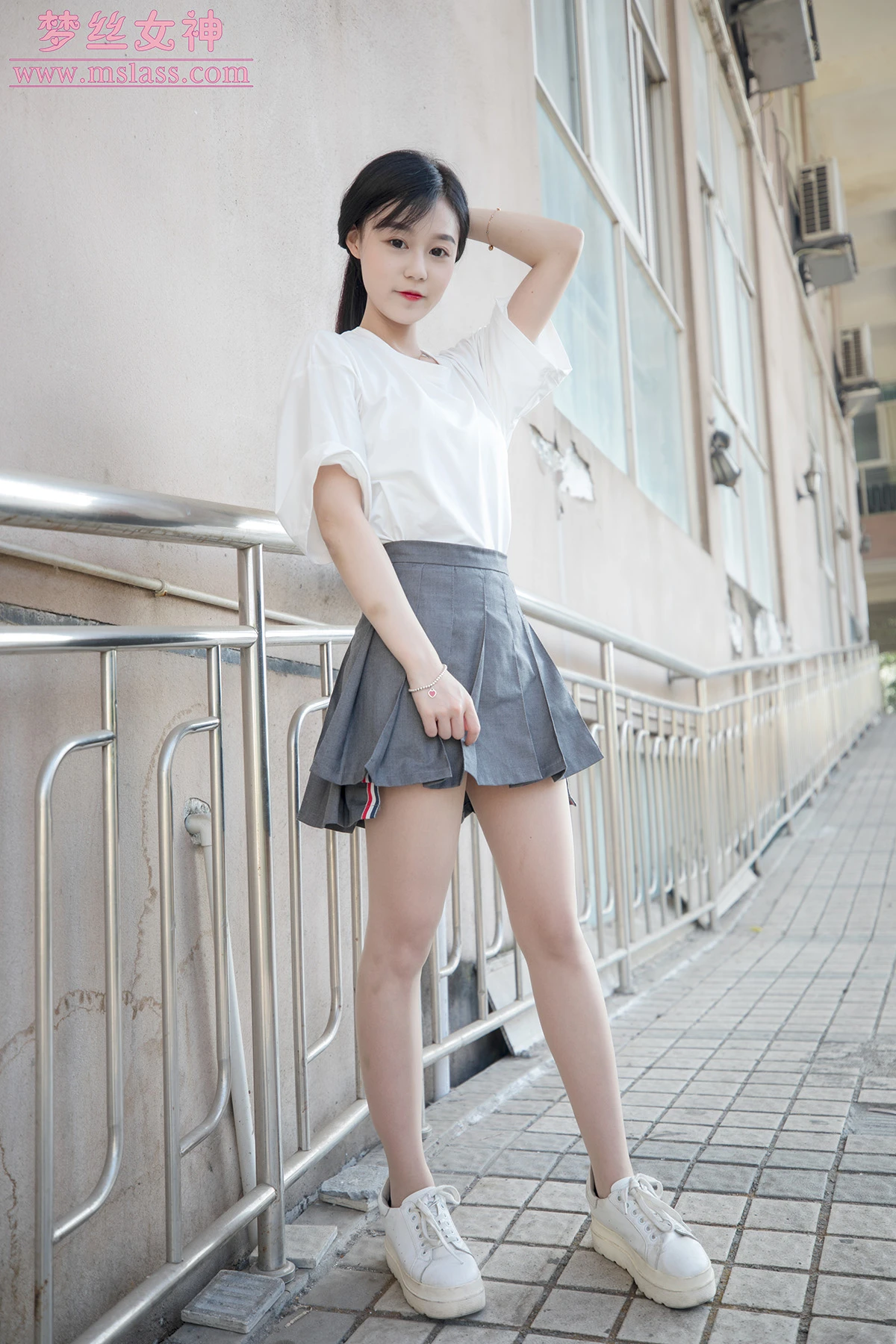 [MSLASS]梦丝女神 – 灵灵 甜静的明星脸