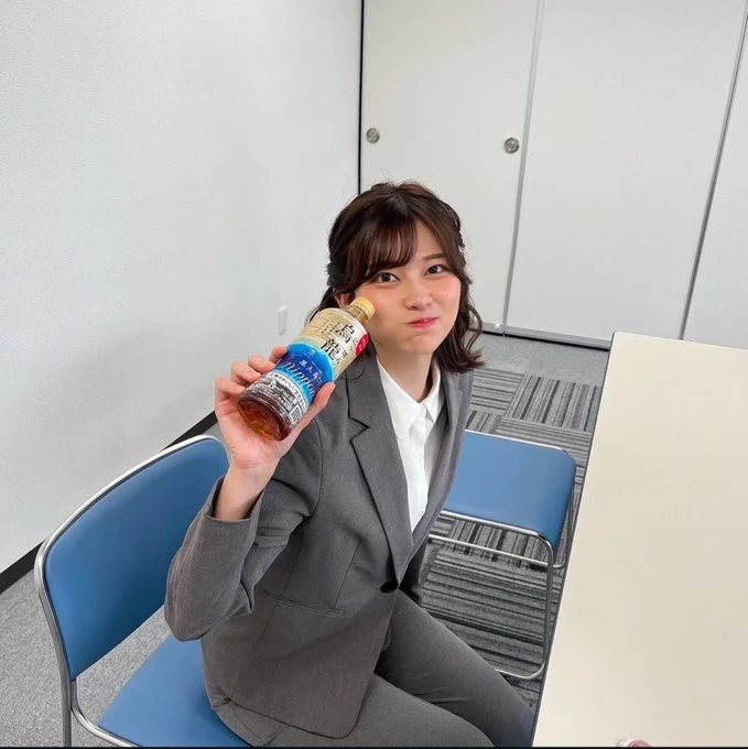 职场美女《佐保里SAO》可爱外貌爆红！就连马斯克都转贴她！