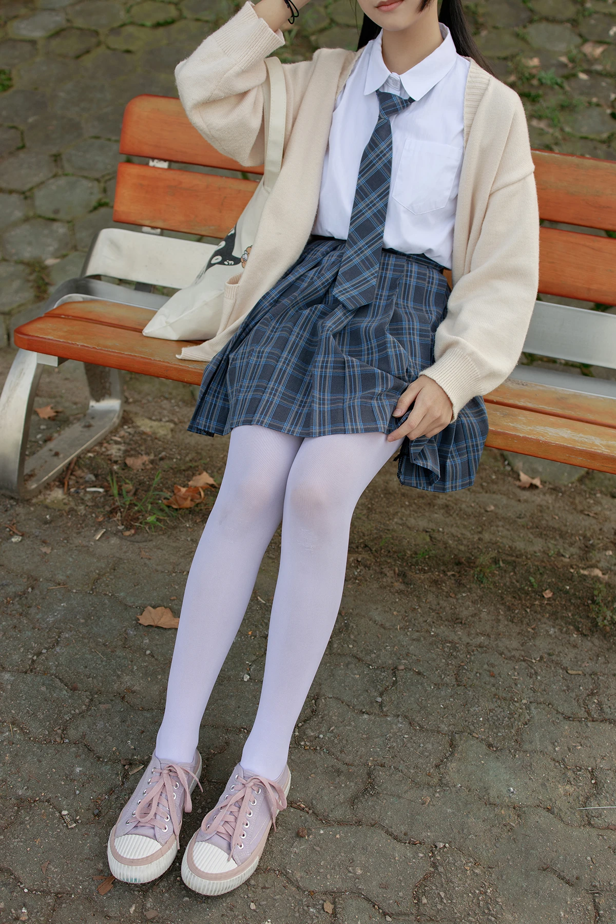 [森萝财团] 有料004 依依 湖边JK白丝