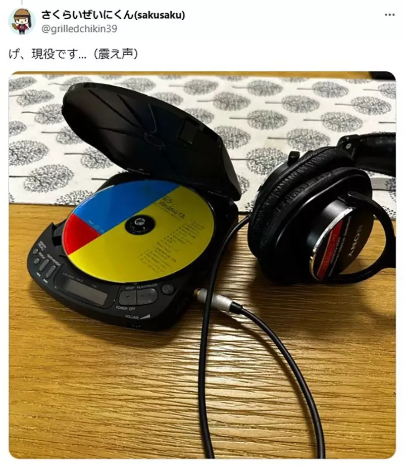 《关于CD随身听的回忆》虽然一震动就跳针 直到现在还是很多人爱用