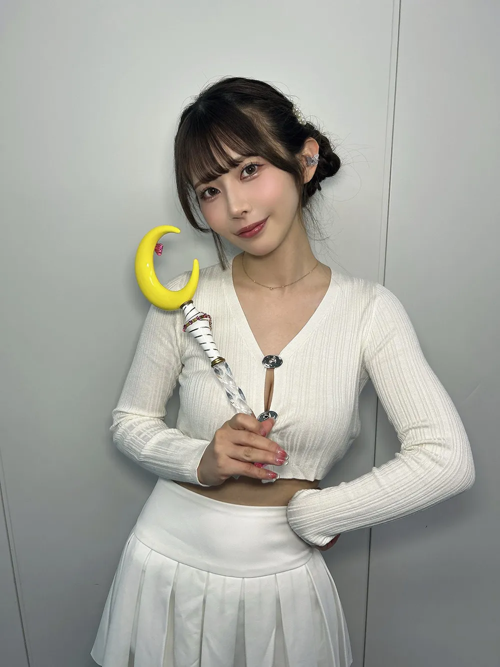 “篮球女孩”再掀话题!葵伊吹 不仅可爱现身 NBA 比赛现场,更与“詹皇”惊喜同框