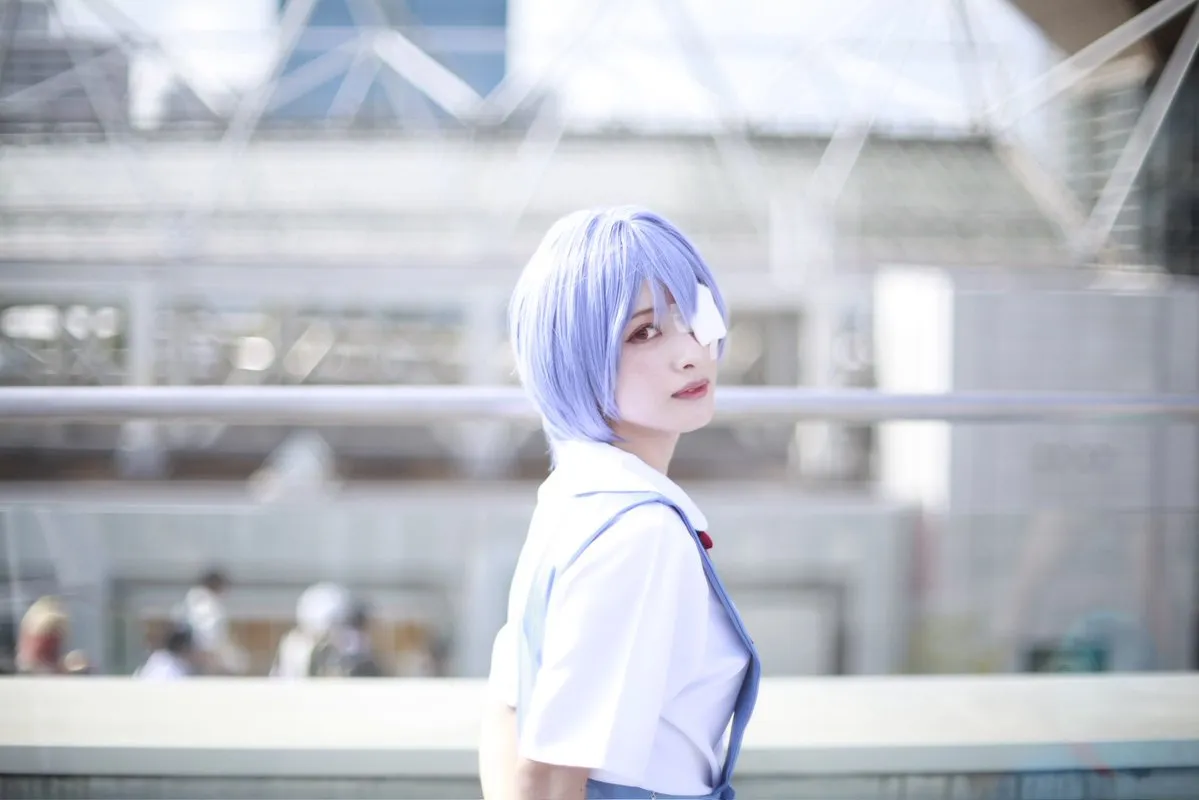 日本电视台主播河出奈都美Cos《新世纪福音战士》绫波零 梦想成真参加Comiket获网友大赞！