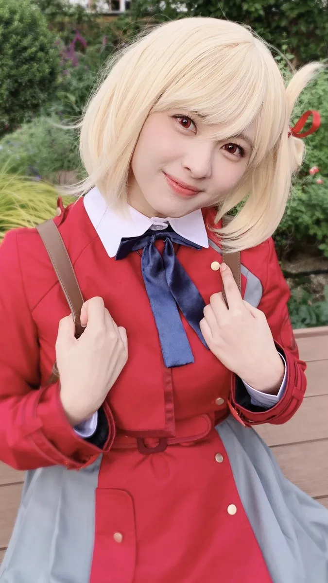 日本电视台主播河出奈都美Cos《新世纪福音战士》绫波零 梦想成真参加Comiket获网友大赞！