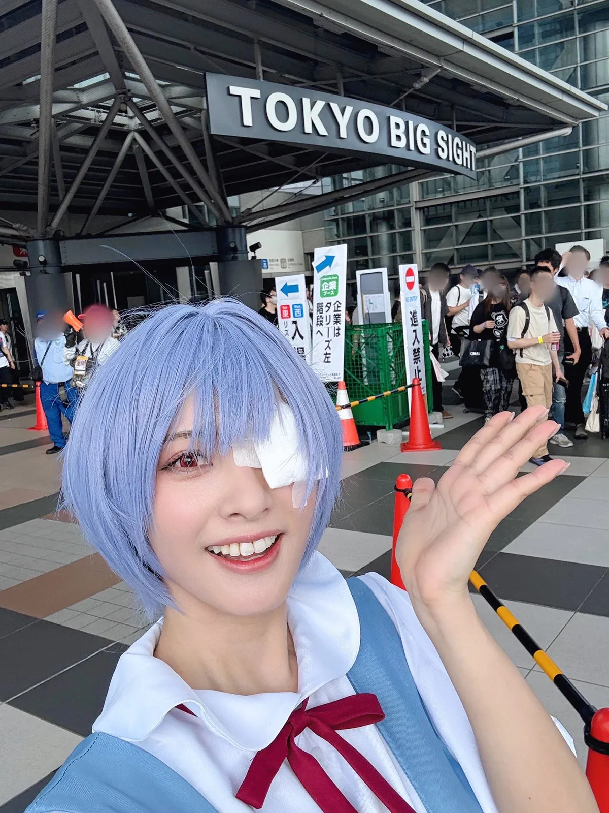 日本电视台主播河出奈都美Cos《新世纪福音战士》绫波零 梦想成真参加Comiket获网友大赞！