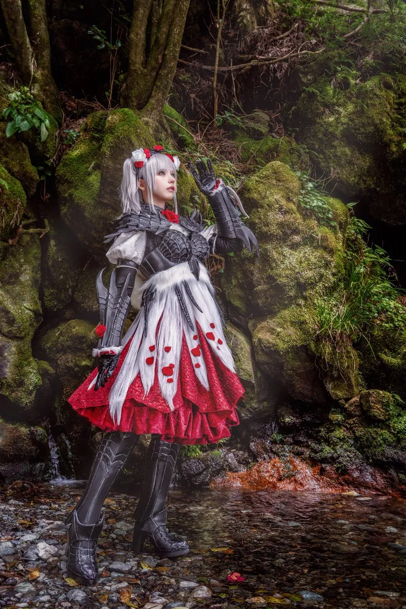 えなこ穿上《魔物猎人 荒野》刺花蜘蛛防具&amp;武器展现自信神韵 高还原度粉丝直喊像是CG！