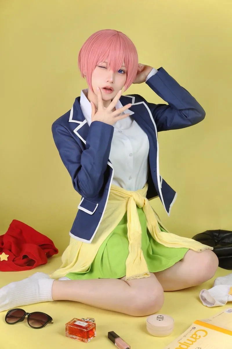 Coser赤濑明里一人扮演《五等分的新娘》中野五姐妹 绝美还原获粉丝大好评