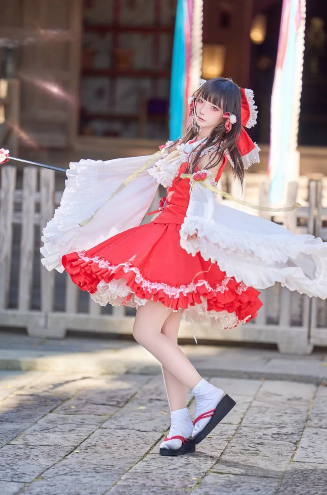 就是本人！日本15岁Cosplayer打扮成“东方”主角“博丽灵梦”，还原之高还引起绘师岸田Mel注意！？