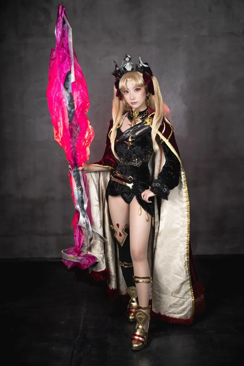 Coser中野べこ扮《葬送的芙莉莲》尤蓓尔 自信神情搭配自制武器展现特有魅力