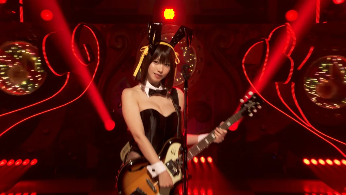 穿上招牌兔女郎装! えなこ上节目热唱《凉宫春日的忧郁》插入曲“God knows”展现好歌喉