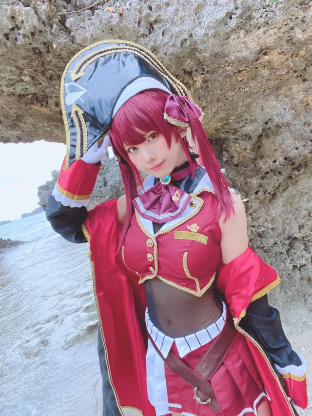 えなこ庆祝《hololive》宝钟玛琳百万订阅发出船长cos照 网友 : 想加入海贼团！