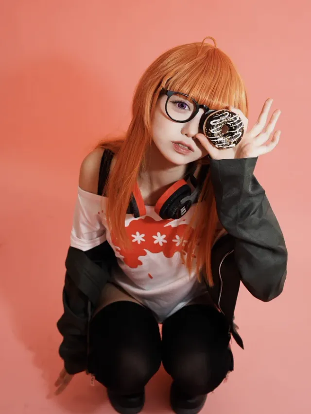 Coser桃田とろ扮演神曲“强风大背头”歌爱雪 超可爱还原度让comiket会场大惊喜