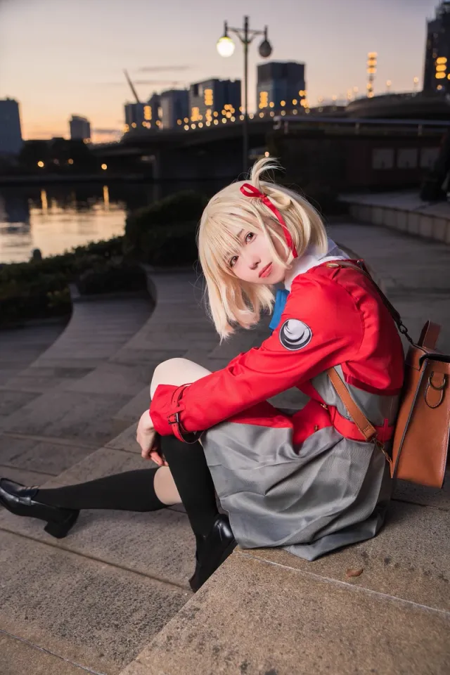 Coser桃田とろ扮演神曲“强风大背头”歌爱雪 超可爱还原度让comiket会场大惊喜