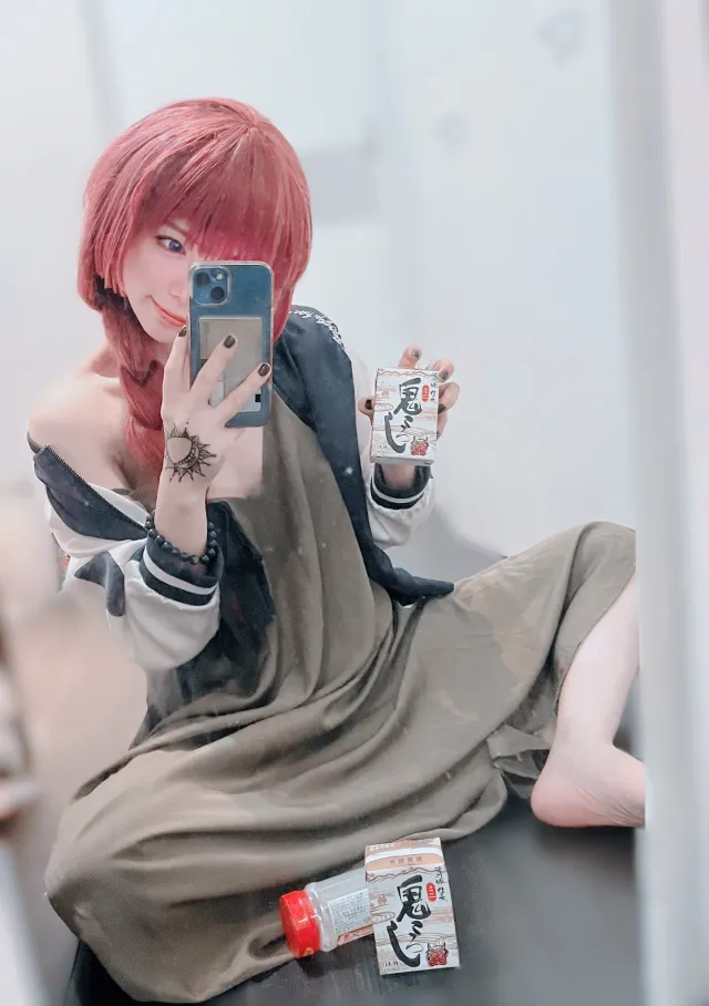 这个酒鬼姐姐好香！ Coserトキワ扮《孤独摇滚！》广井菊里神韵超到位