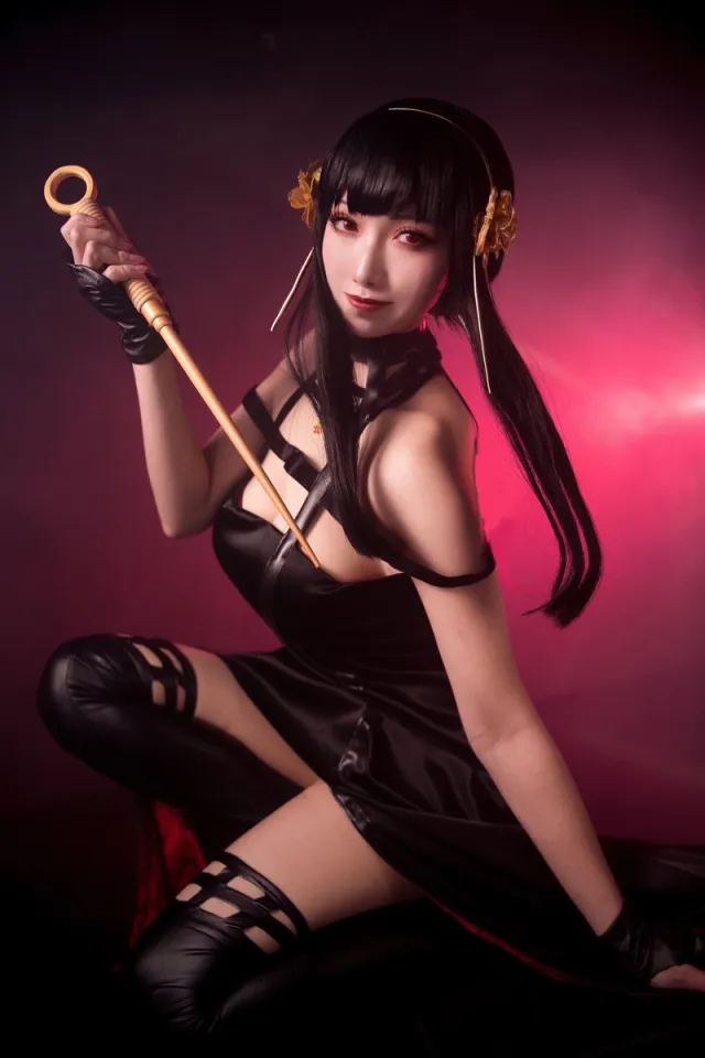 日本Coser苍井みやこ扮《间谍家家酒》约儿 美艳造型展现杀手特质！